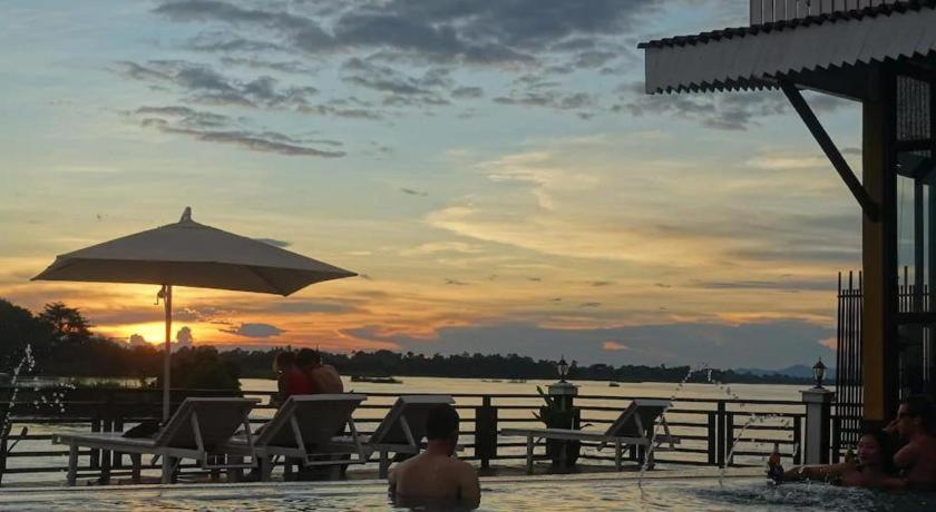Golden Hotel Dondet Muang Không Eksteriør bilde