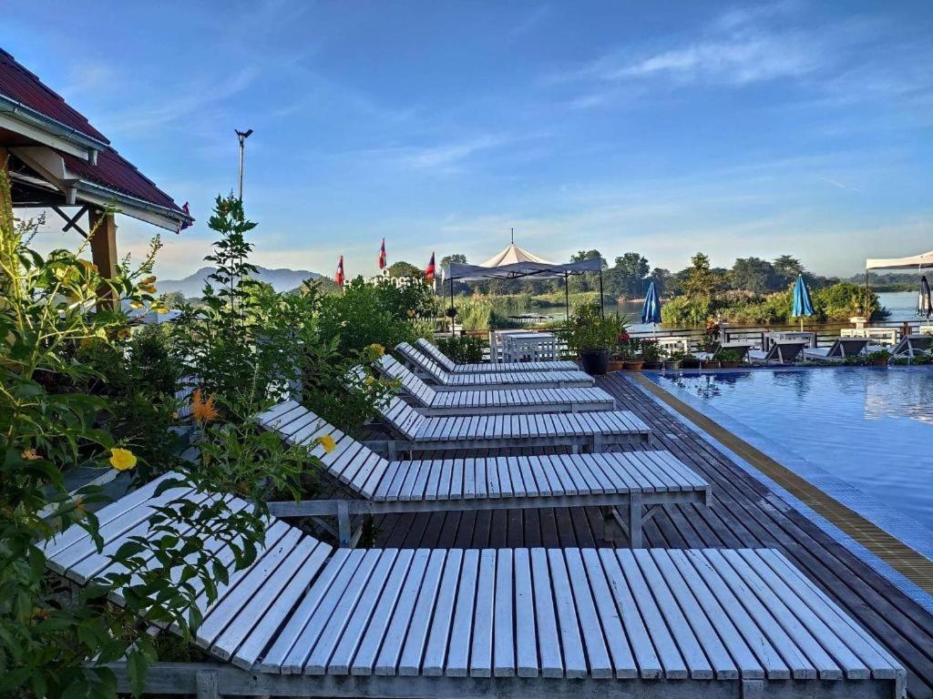 Golden Hotel Dondet Muang Không Eksteriør bilde