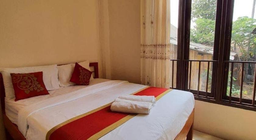 Golden Hotel Dondet Muang Không Eksteriør bilde