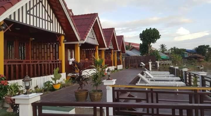 Golden Hotel Dondet Muang Không Eksteriør bilde
