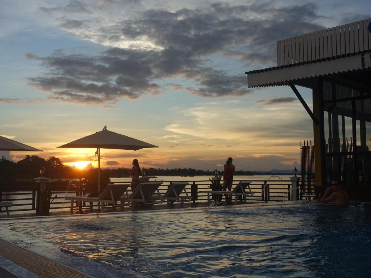 Golden Hotel Dondet Muang Không Eksteriør bilde